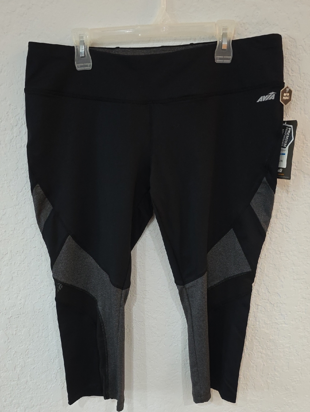 AVIA Black & Charcoal Performance Capris